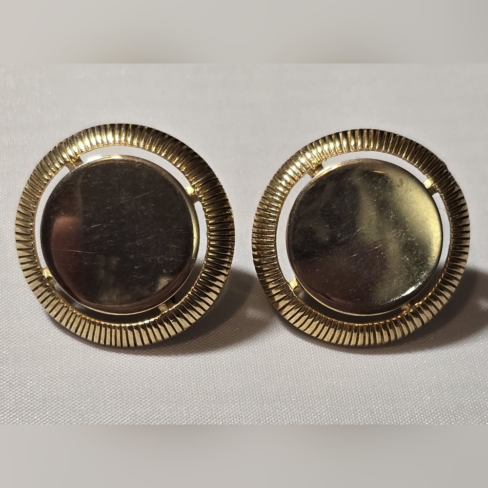 Vintage Screw Back Circular Earrings By Star